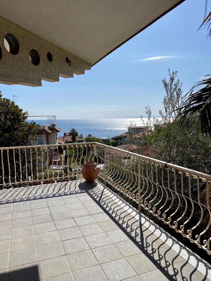 Casa Vacanze Eden آتْشّي كاستيلّو المظهر الخارجي الصورة