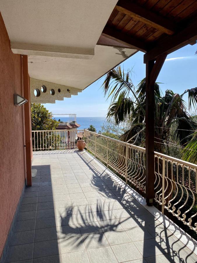 Casa Vacanze Eden آتْشّي كاستيلّو المظهر الخارجي الصورة